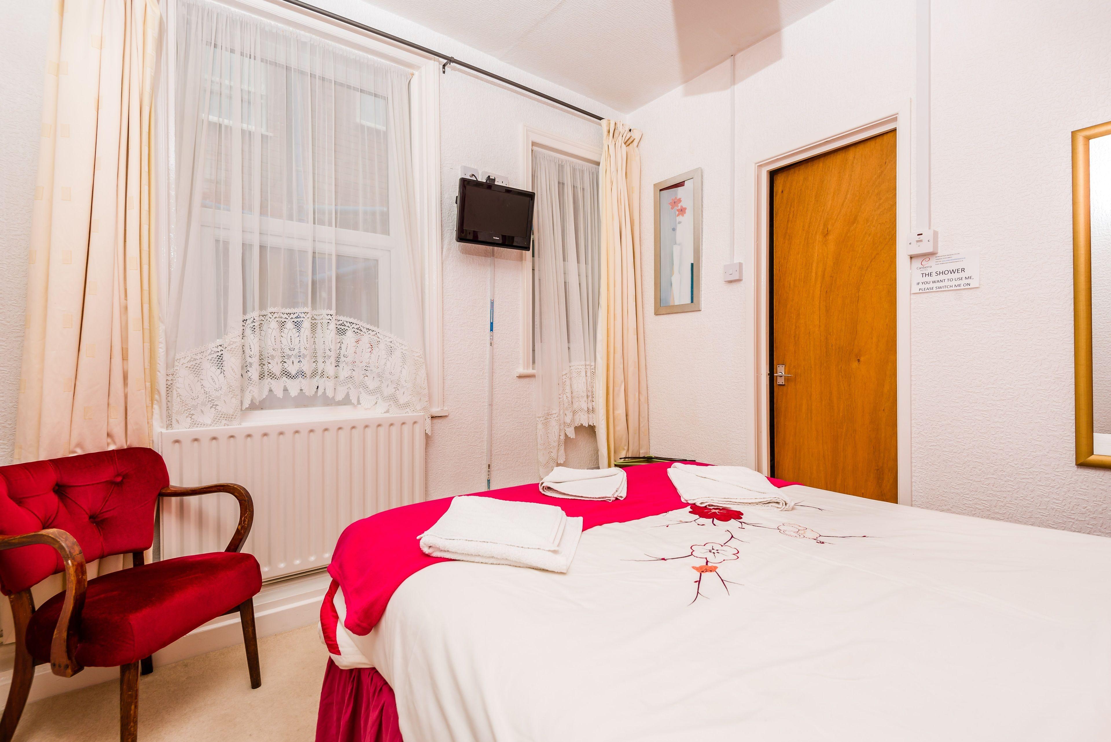 Uk Travel & Hospitality Ltd Ta Canberra Hotel — Photos 2